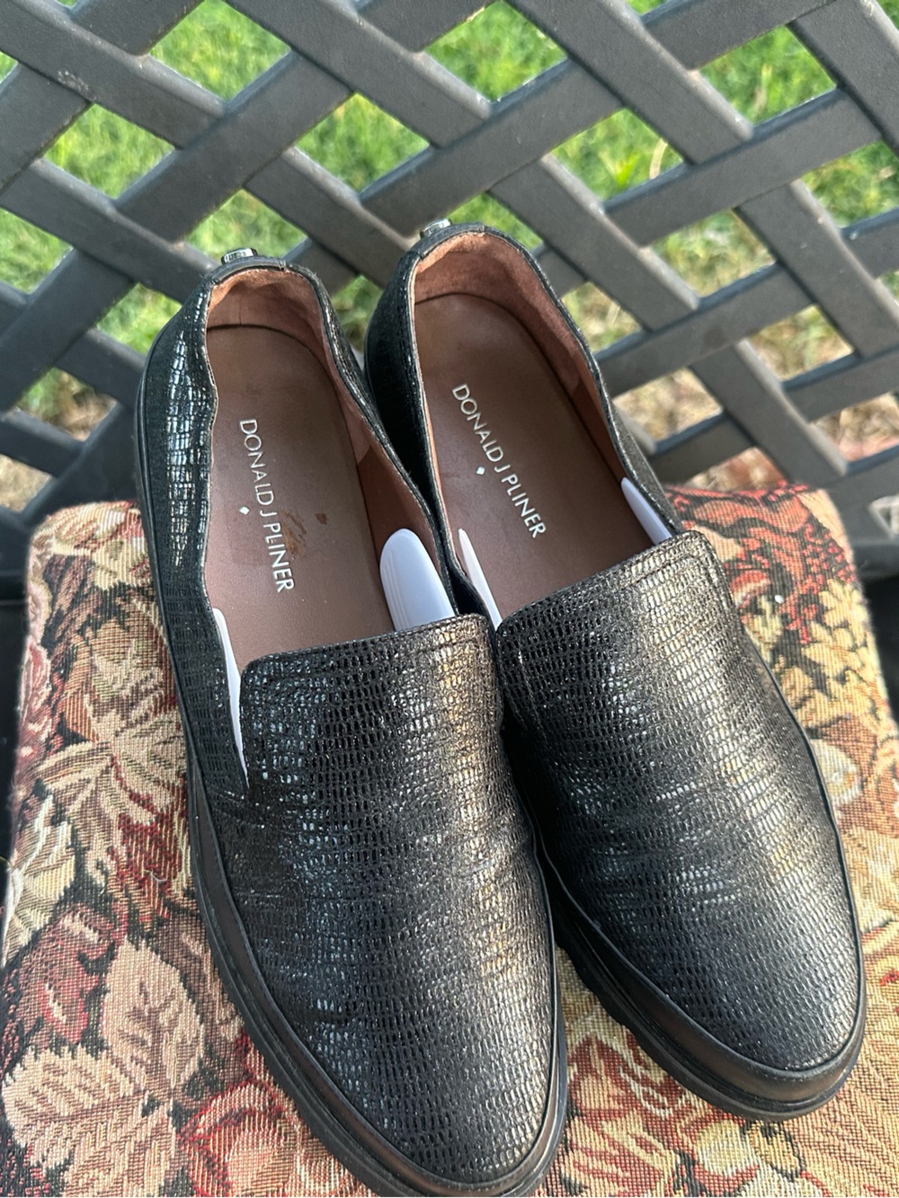 Donald J. Pliner  Black Slip-On loafers women’s size 9